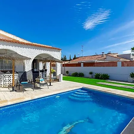 Fidalsa Relax Pool Your Refuge מלון